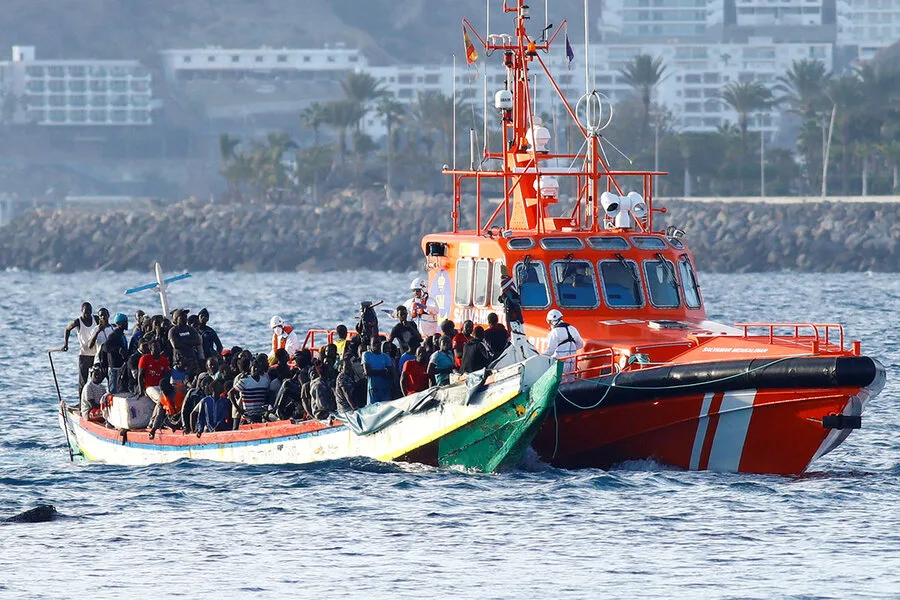 migranten gered door kustwacht. Hoe werkt het systeem om statushouder in Spanje te worden?