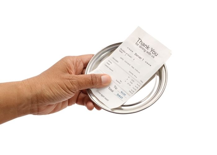 restaurant rekening UIt eten gaan in Málaga is duurder dan ooit en bestedingen per toerist zijn gedaald