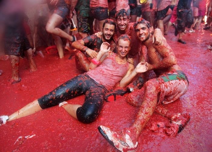 La Tomatina fiesta - https://commons.wikimedia.org/wiki/File:La_Tomatina_(25.08.2010)_-_Spain,_Bu%C3%B1ol_18.jpg
