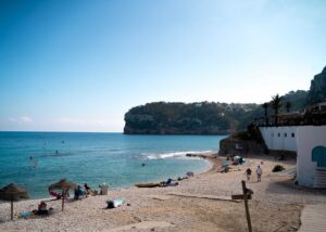 Het beschutte strand van Portitxol aan de Costa Blanca