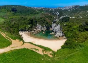 strand van Gulpiyuri