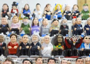 Veel beroemdheden verschijnen rond de feestdagen in caganer-vorm