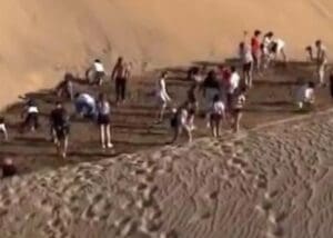 schatzoekers in duinen maspalomas