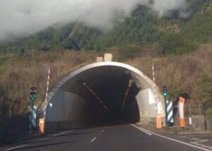 De oostelijke ingang van de nieuwe klimaattunnel