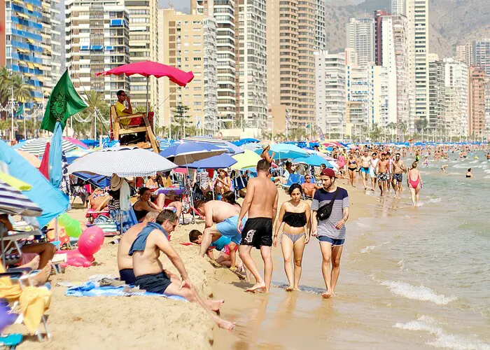 drukstbezocht strand Benidorm