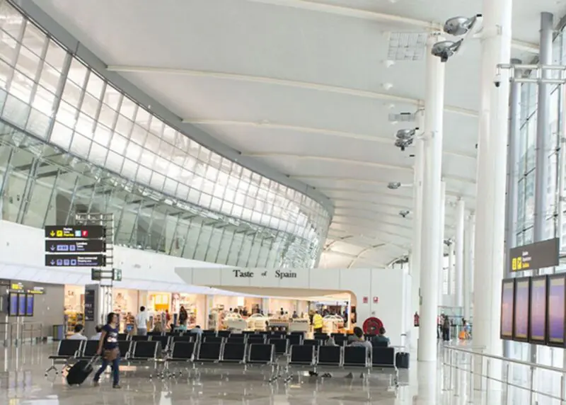 luchthaven Valencia capaciteit en uitbreiding