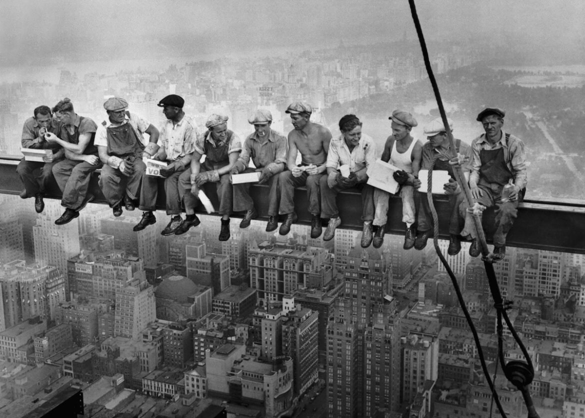 Wie is de Bask op de beroemde bouwvakkersfoto in New York