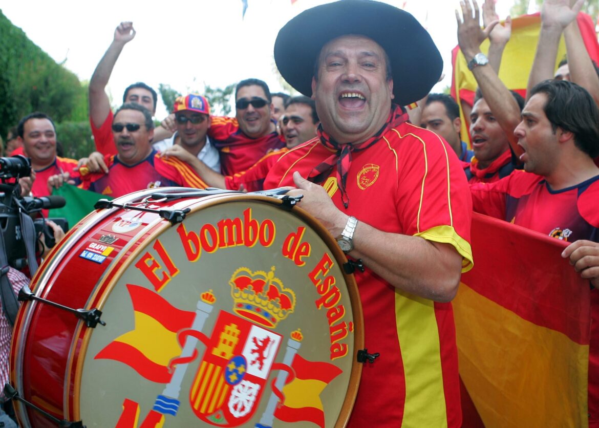 Manolo el del Bombo overleden, Spanje rouwt