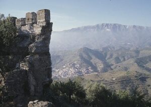 Arenas tegen decor van Maroma gezien vanaf Castillo Bentomiz