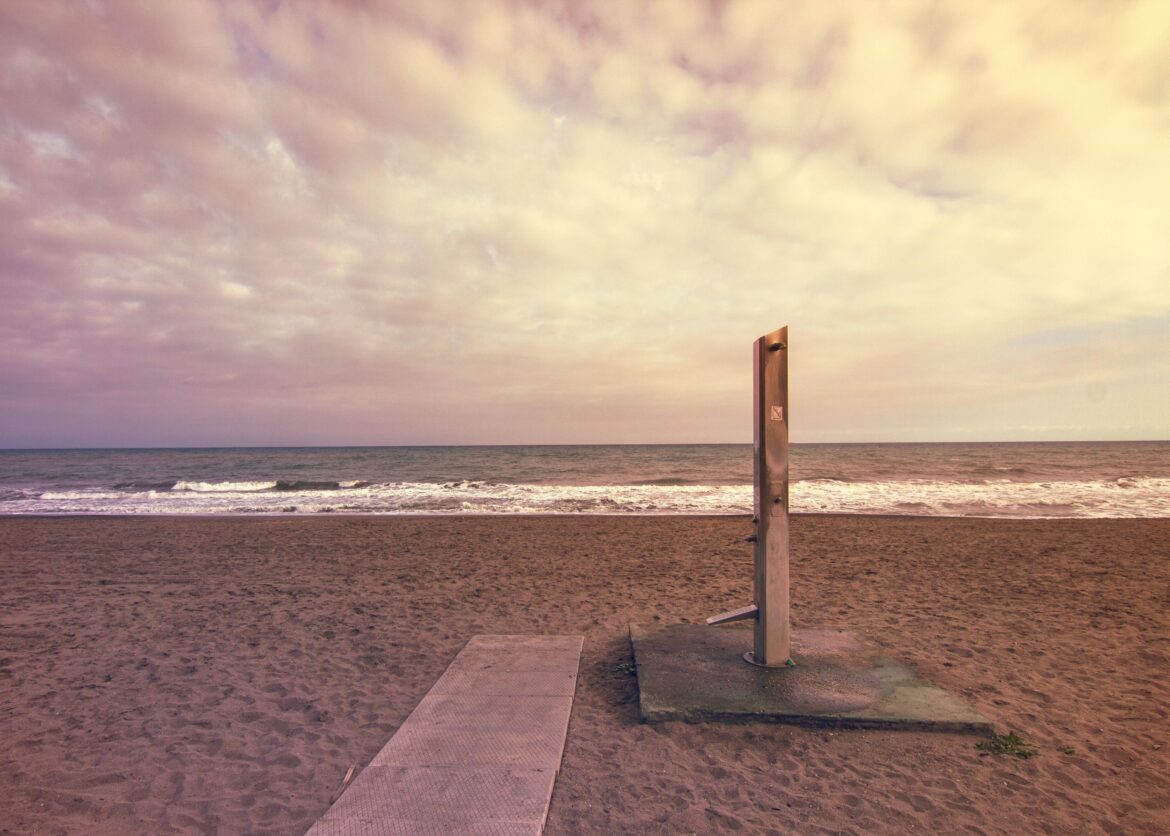 douchen op stranden Málaga en Costa del Sol kan weer
