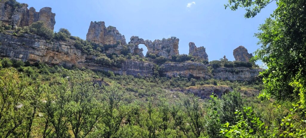 kalkstenen rotsformaties bij Hoces de Ebro