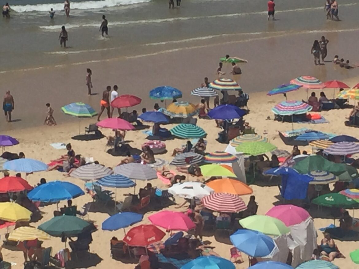 Druk strand, massatoerisme, toerismesector