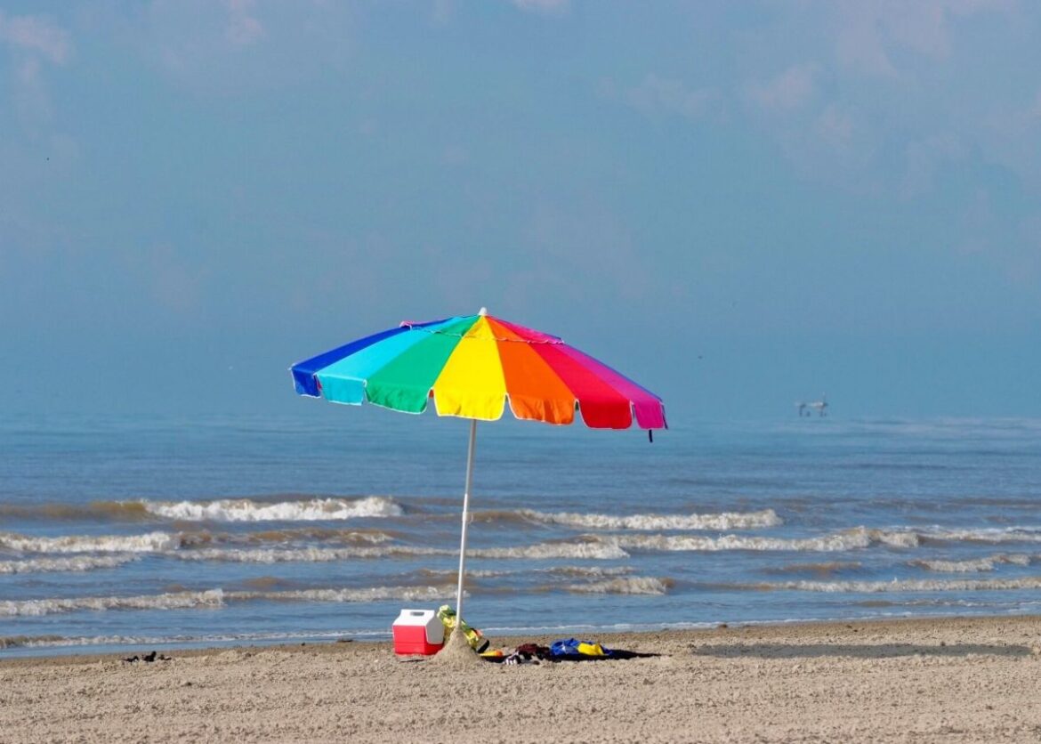 Parasol op het strand, voor 8.00 uur, boete