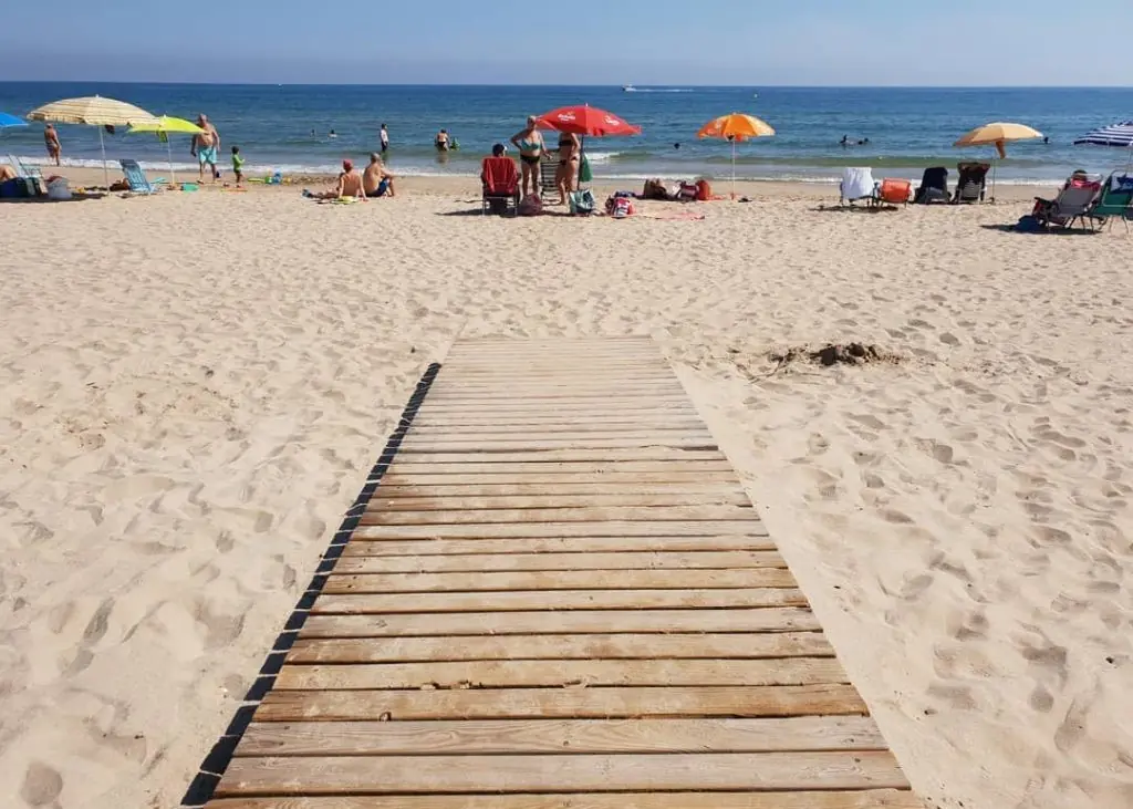 stranden regio valencia gesloten vanwege mogelijke rioolwatervervuiling