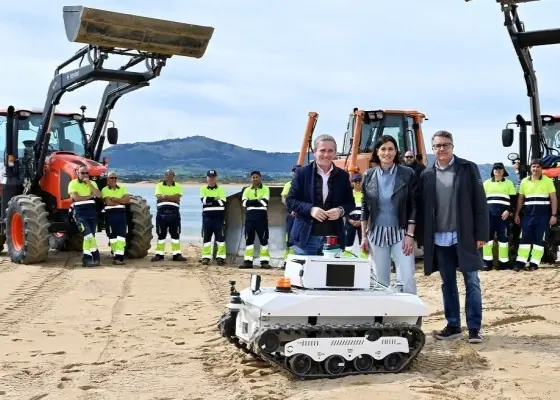 robots rapen sigaretten en plastic van stranden in Santander