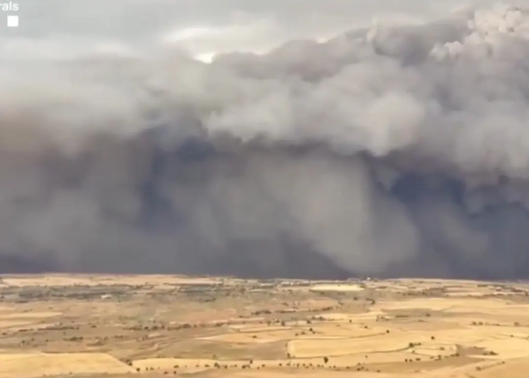 Verwoestende vuurwolk Lleída bereikte een hoogte van 14 km.