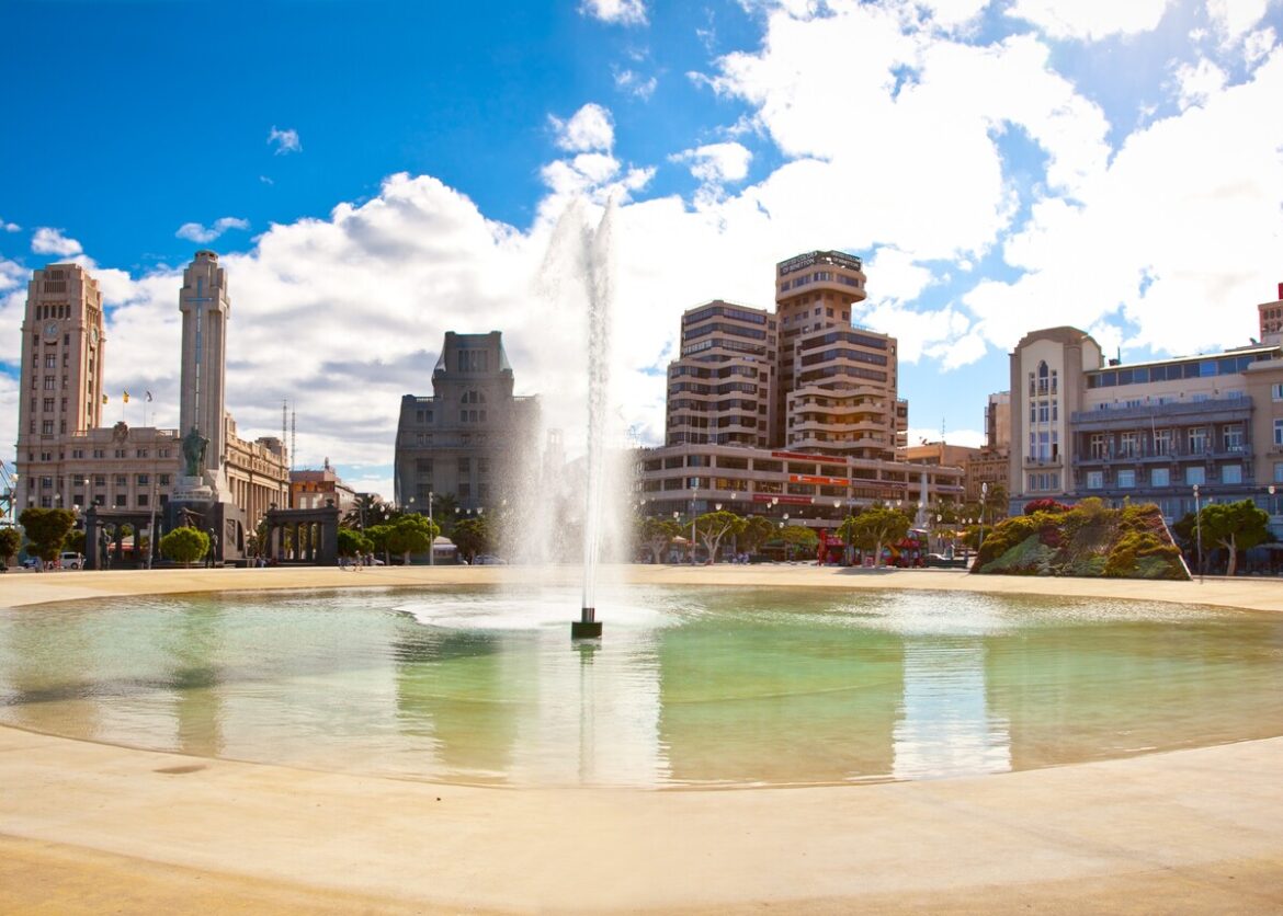 Santa Cruz de Tenerife krijgt grootste kerstboom van Spanje
