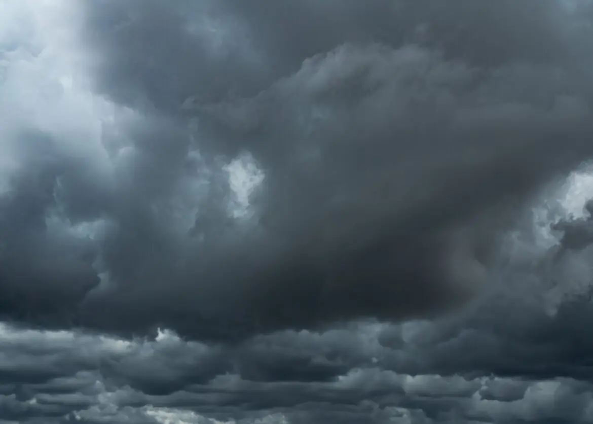 Donkere wolken pakken zich samen: heeft cloud seeding in Marokko invloed op het S^paanse weer?