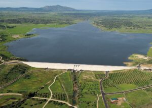 Stuwmeer Alcollarín in Cáceres