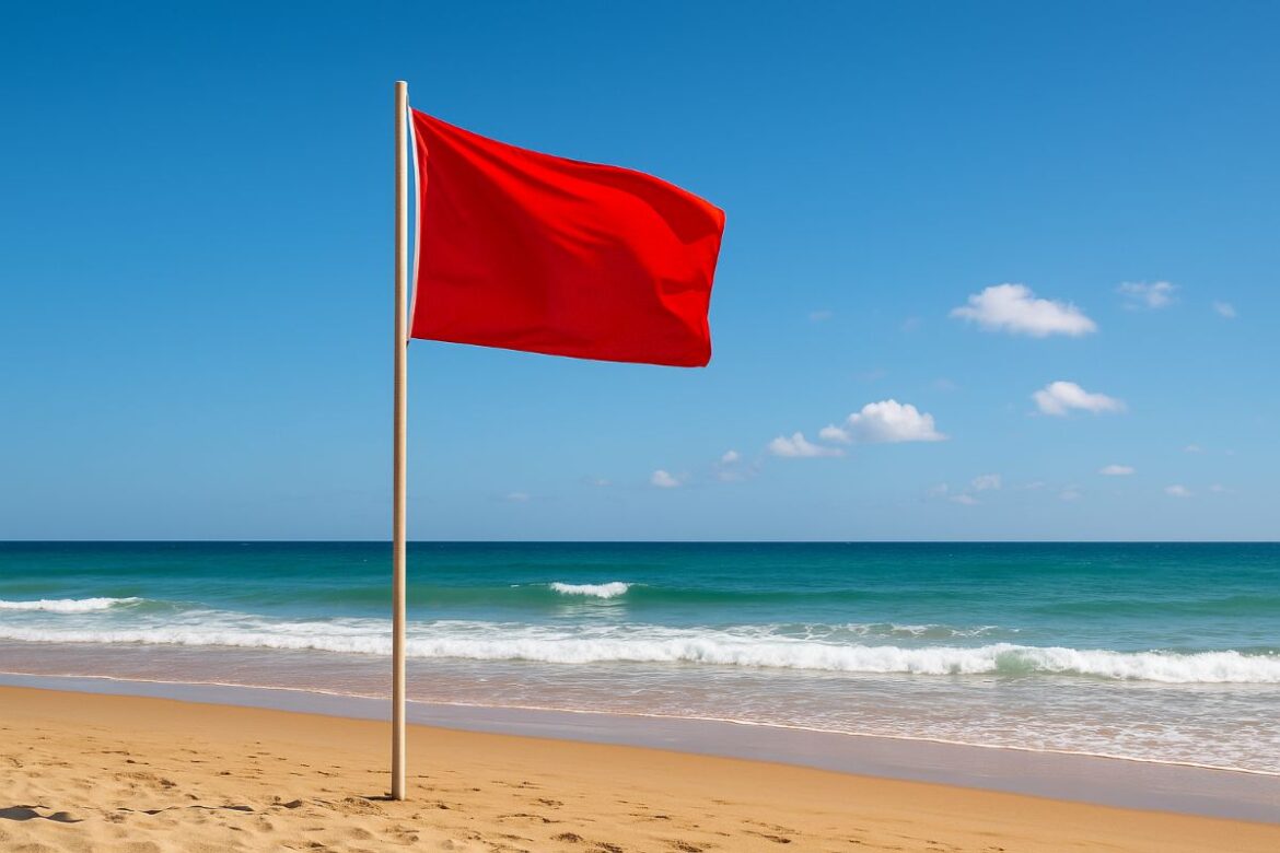 Rode vlag strand Andalusië