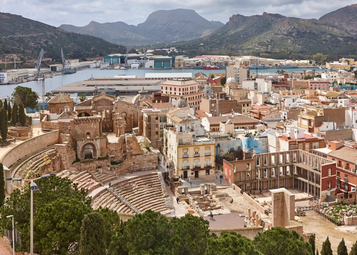 Cartagena hoort bij de voordeligste kustplaatsen waar je nog heerlijk kunt wonen aan zee in Spanje