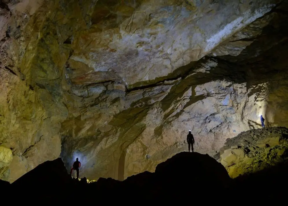 Speleologen staan in de net na 30 jaar onderzoek ontdekte grootste grot van Andalusië