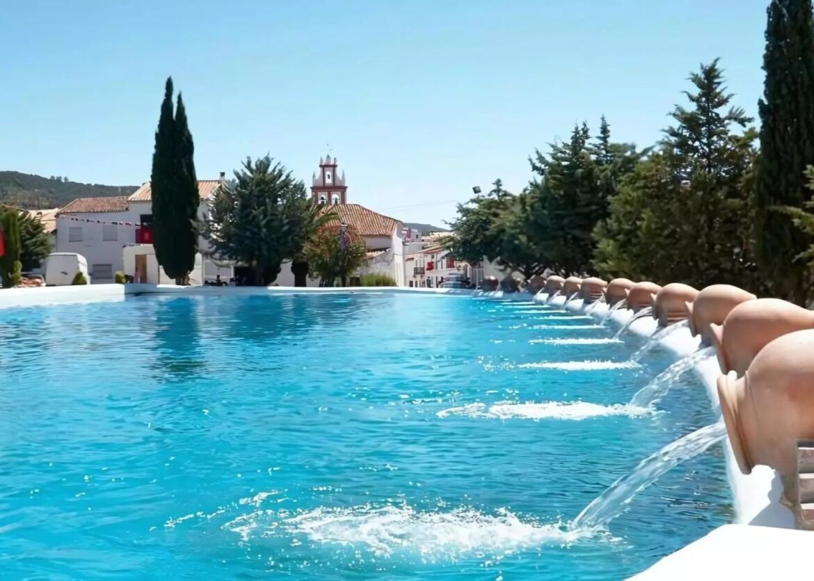 Een zwembad of dorpsplein? Dat ligt aan het jaargetijde, maar hier kun je zwemmen in cultureel erfgoed