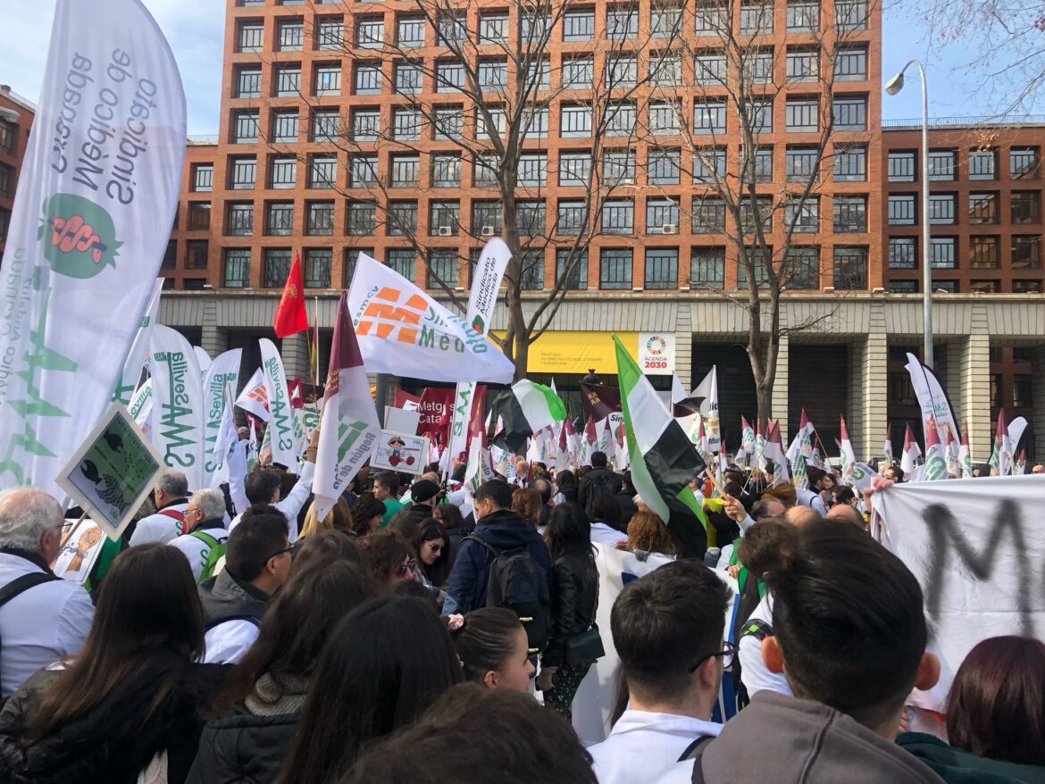 massale medische staking in Spanje opgevolgd door honderdduizenden artsen