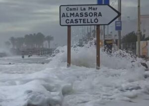 Golven over boulevard Valencia