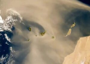 de wolk Saharastof van vorige week gezien vanuit de satelliet