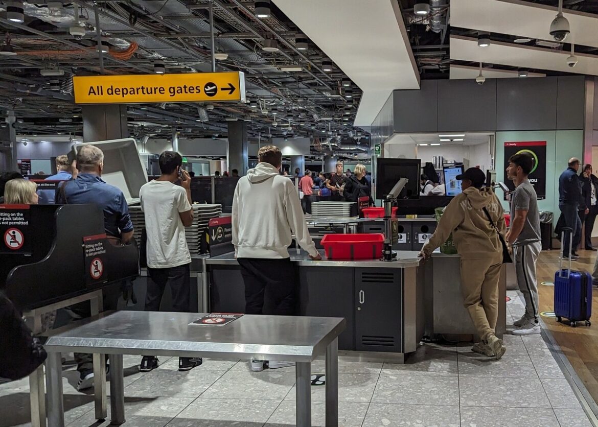 Controle bij de beveiliging op de luchthaven naar vloeistoffen in je handbagage