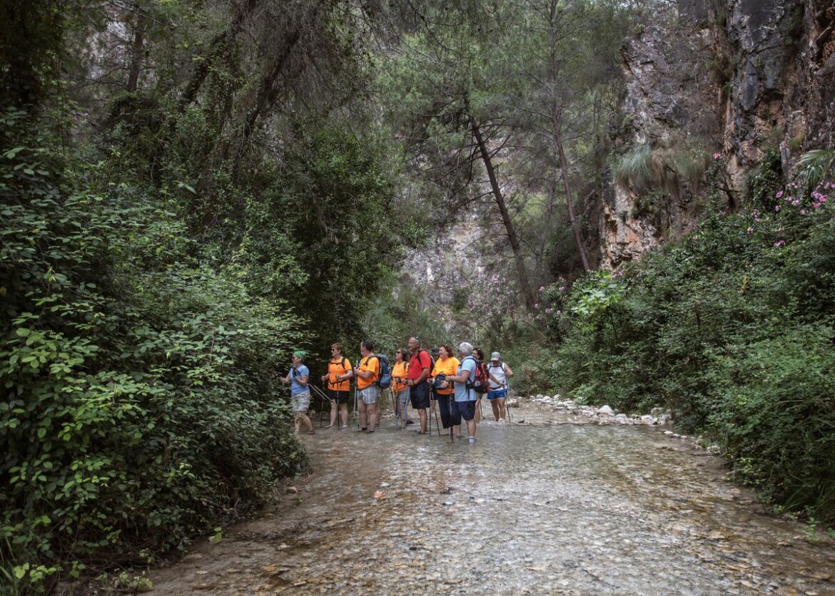 Groep mensen in Río Chillar: heropening dichterbij