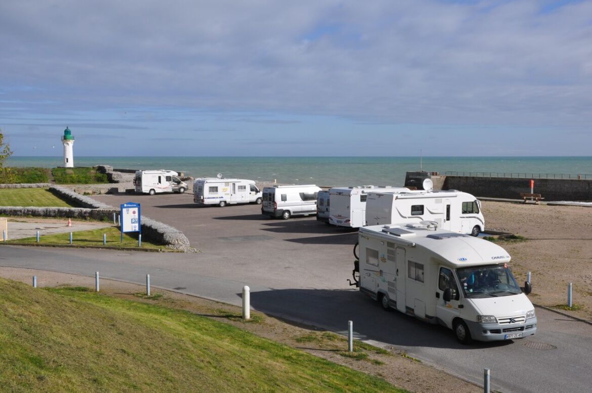 Campers op een parkeerplaats hebben in Spanje dezelfde rechten als andere voertuigen