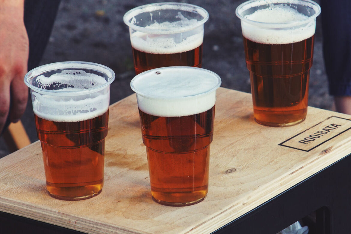 Vier glazen bier