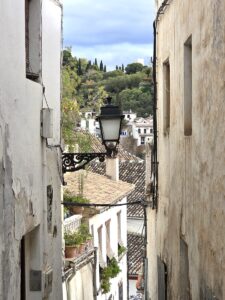 Doorkijkje in Albaicín, Granada