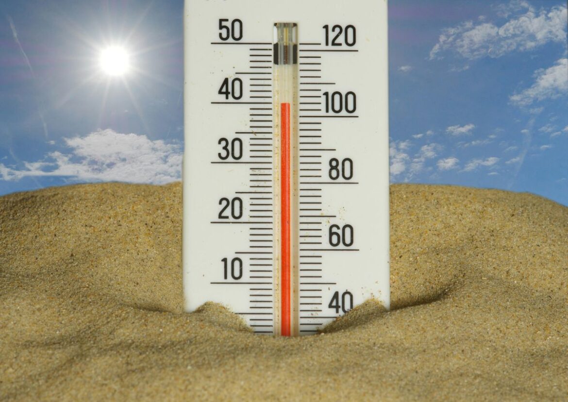 Thermometer met hoge temperatuur tijdens een nieuwe hitteperiode in Spanje.