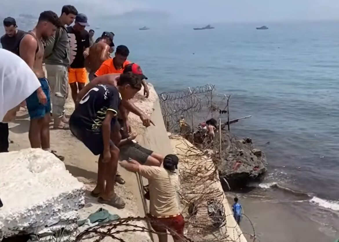 crisis ceuta met massale toestroom zwemmende migranten