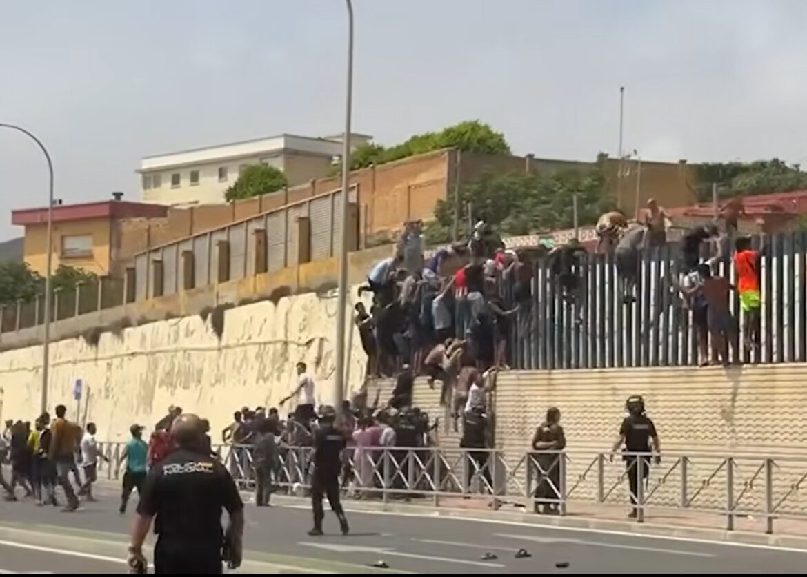 Jonge migranten komen Ceuta binnen: update crisis Ceuta