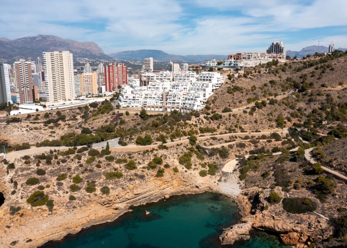 Cala Tío Ximo, een van de baaien in Benidorm die is gesloten vanwege afvalwater