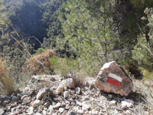 Rood-witte markering Gran Senda de Malaga