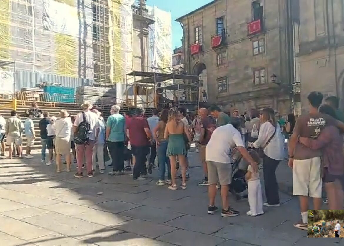 overtoerisme in Santiago de Compostela in de vorm van urenlange rijen voor de kathedraal