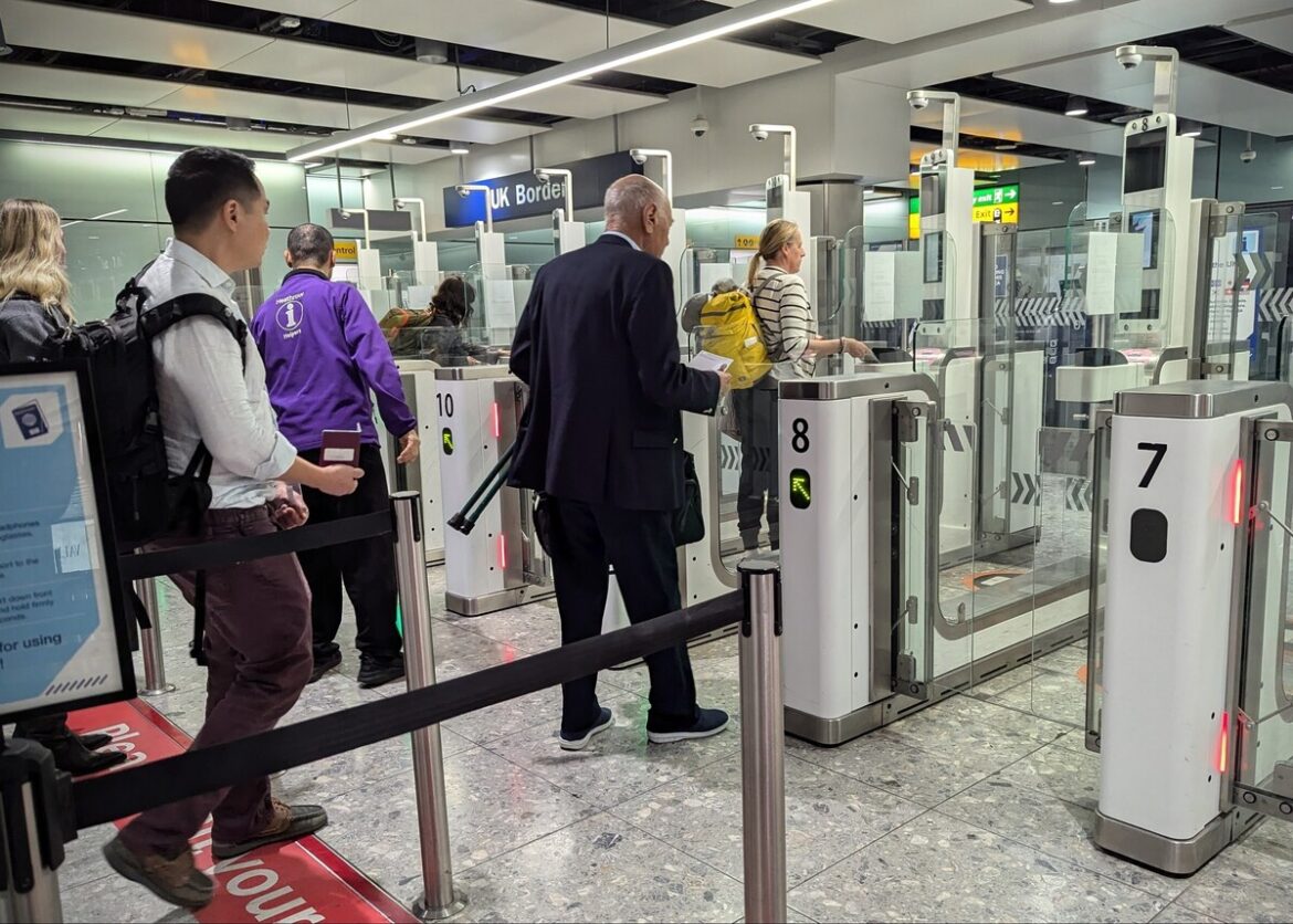 paspoortcontrole op vliegveld: Spanje voert grenscontrole in voor reizigers uit Italië