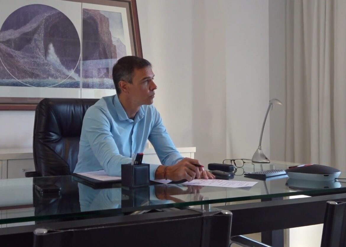 Pedro Sánchez aan het werk op zijn vakantieadres