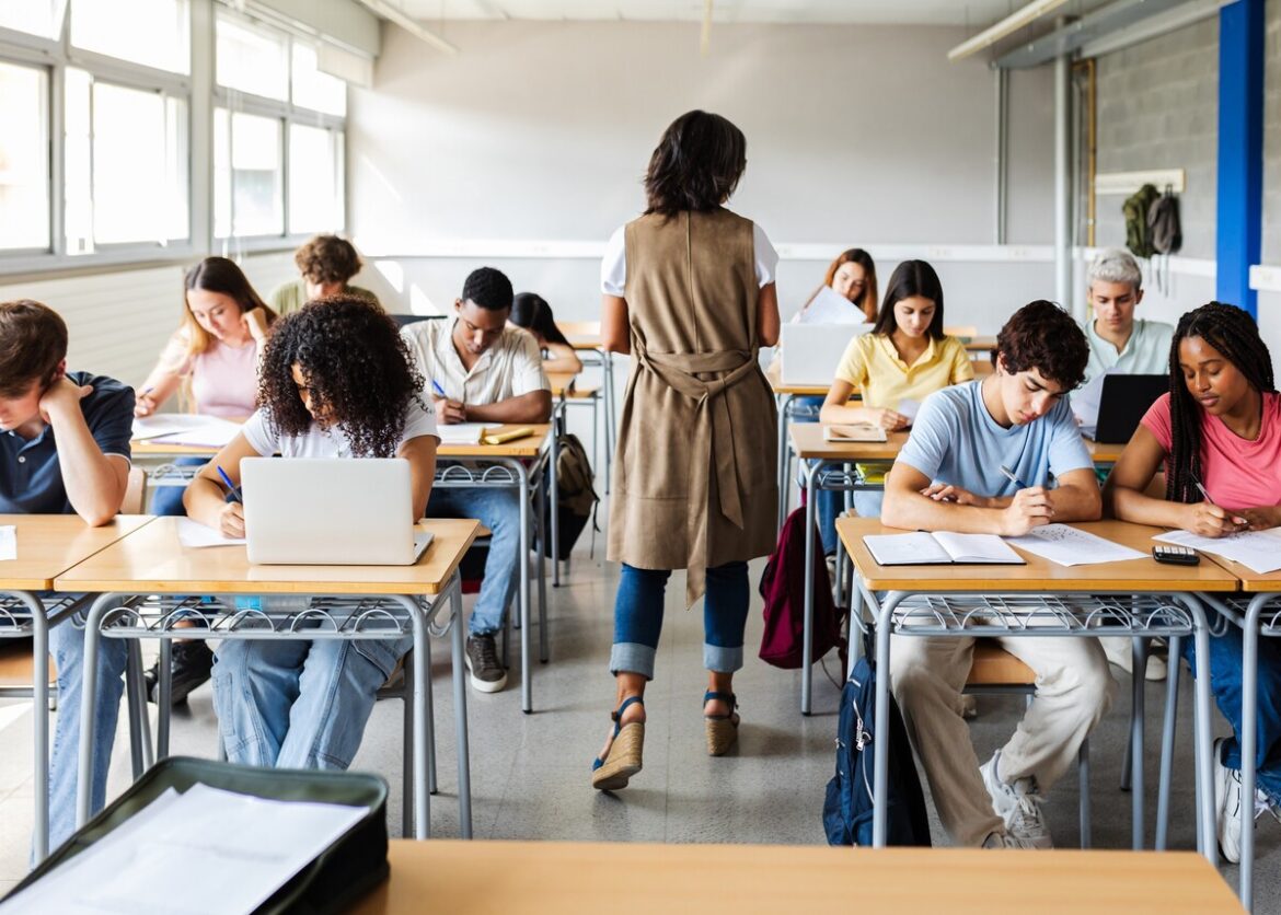klaslokaal met scholieren: PISA Spanje komt met opmerkelijke uitkomst