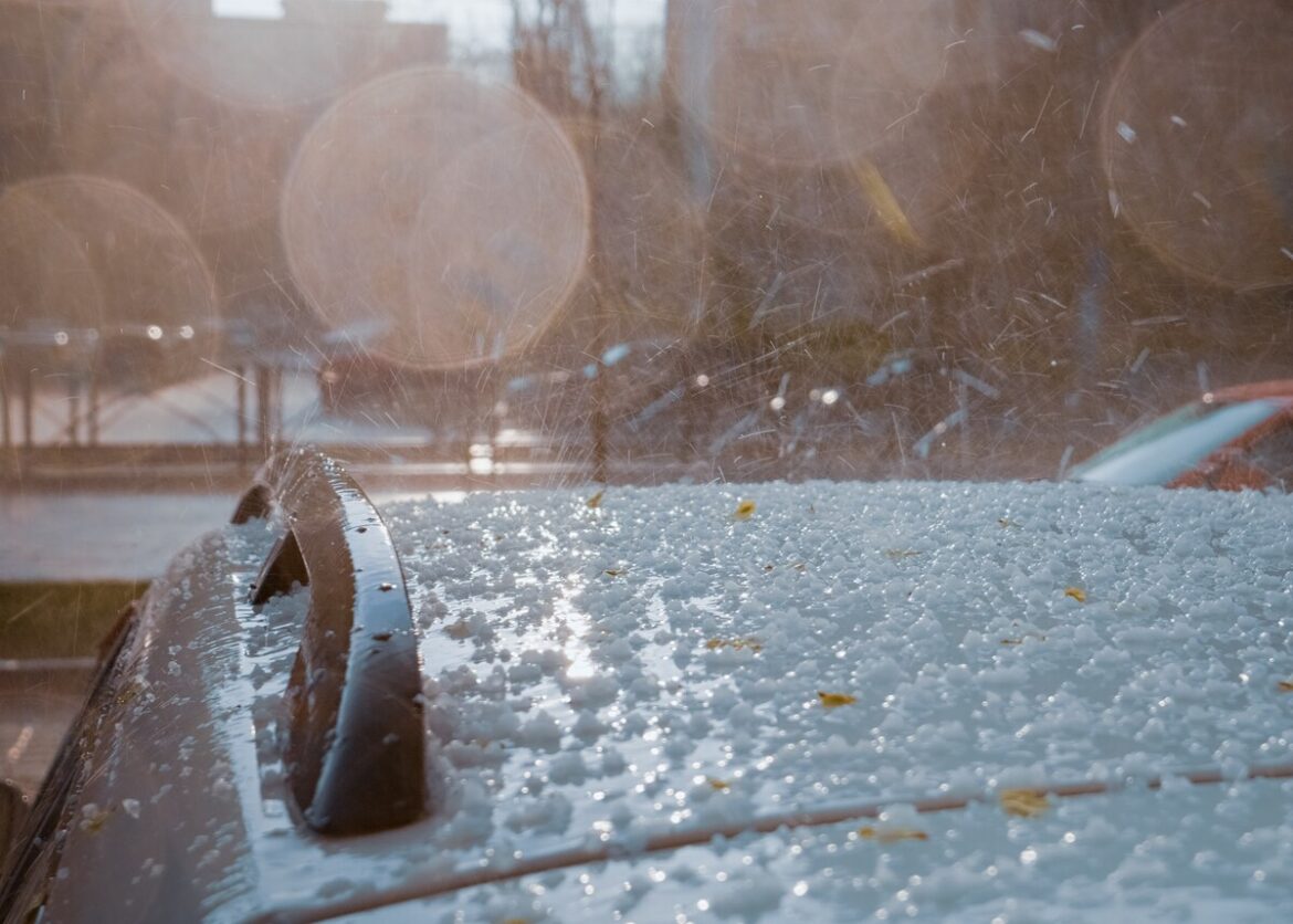 Hagel op een auto: hagelbuien woensdag en donderdag in Spanje met komst turbulent weer