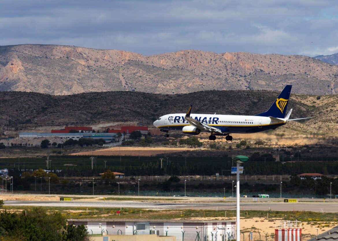 Ryanair toestel landt op Alicante-Elche