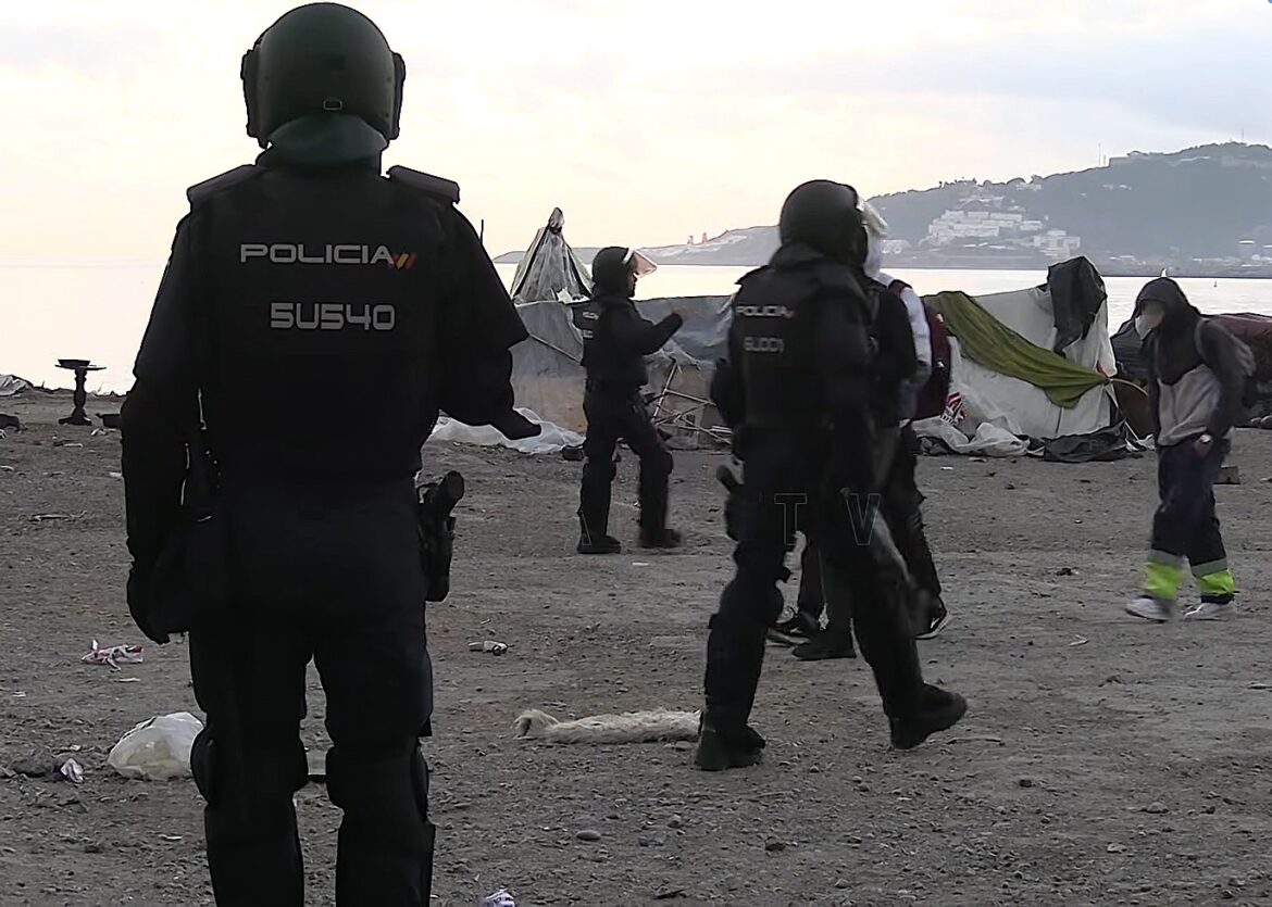 strand wordt ontruimd door Nationale Politie: hoe is het nu in Ceuta, tien weken na massale binnenkomst migranten?