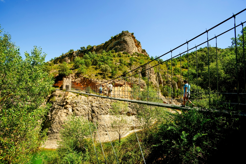 Over hangbruggen en langs kliffen: tien via ferrata’s in Spanje voor beginners en durfals